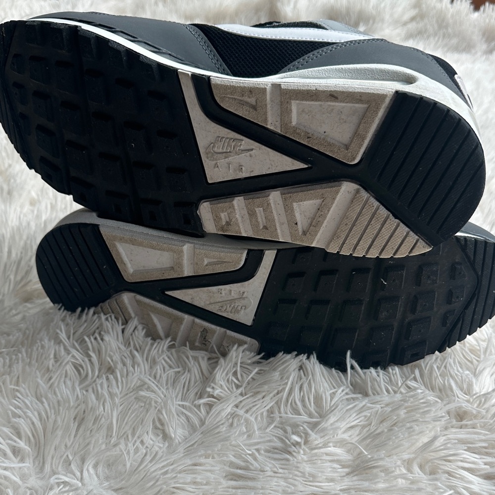 Nike Dual-Tone Black and Gray Sneakers - Picture 4 of 8